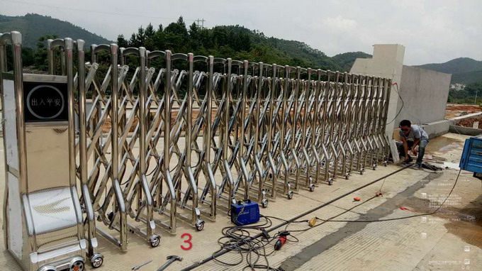 不锈钢伸缩门 不锈钢伸缩门